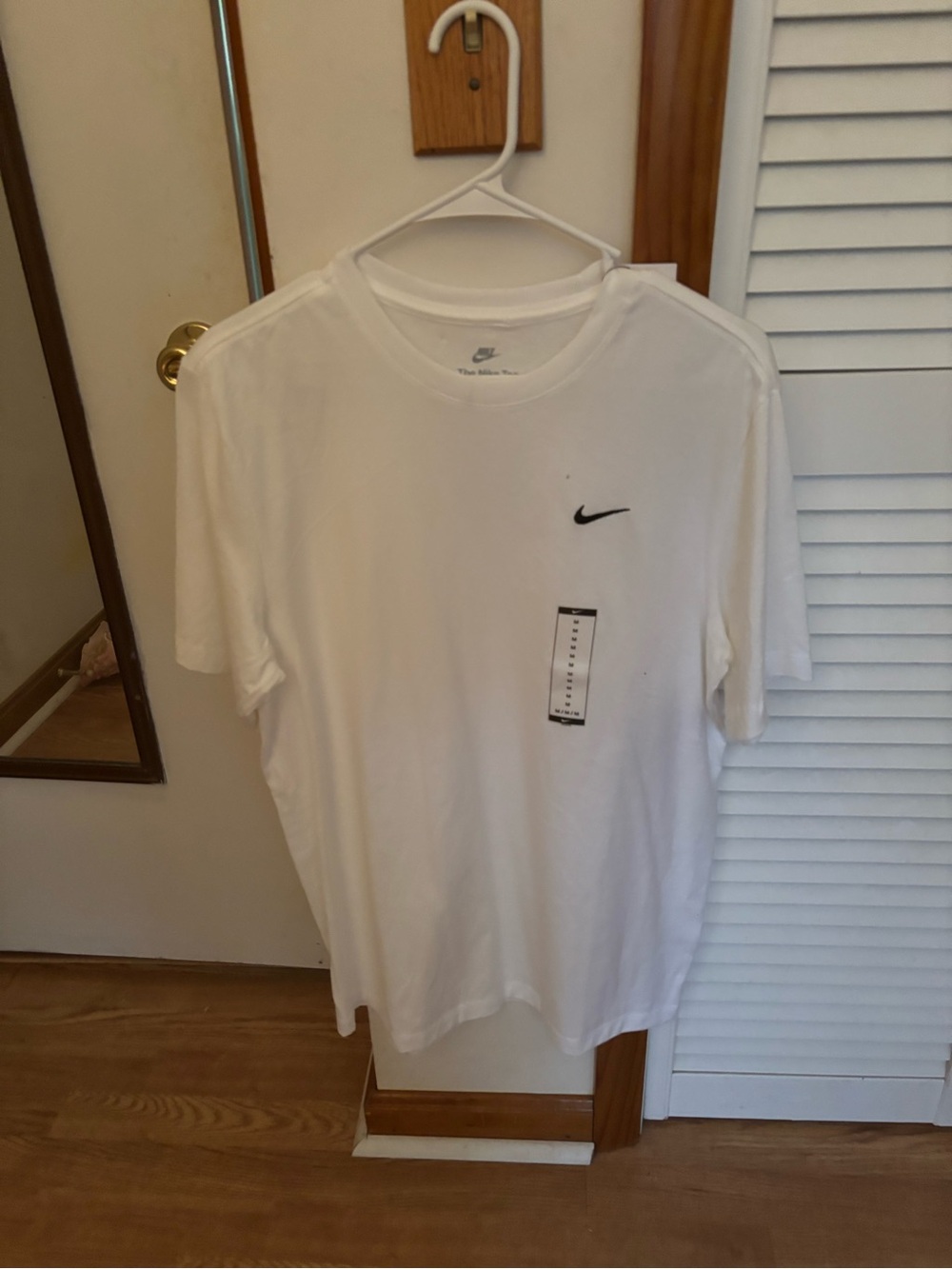 Nike Men’s White Short-Sleeve Crew T-Shirt Size Medium